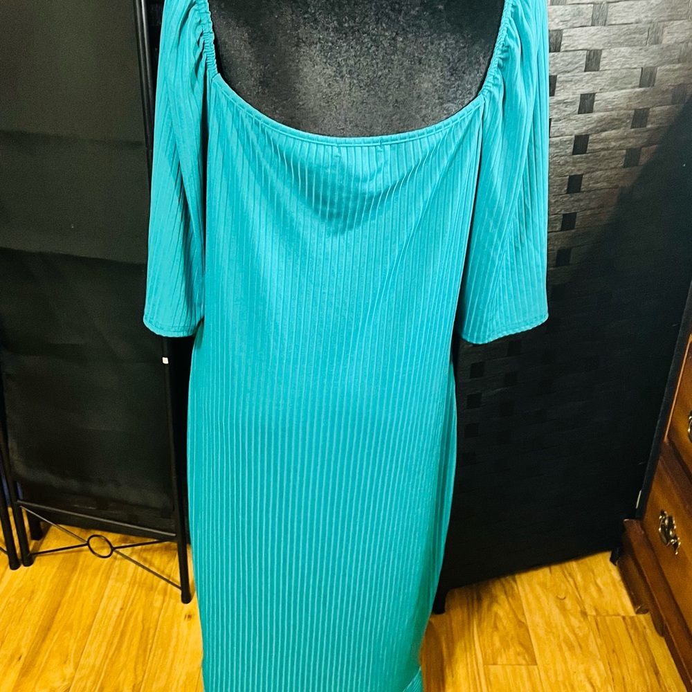 Dress - Picture 2 of 8